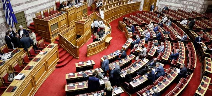 «Κόλαση» στη Βουλή για την απόφαση του Αρείου Πάγου σχετικά με το Σκοπιανό (βίντεο)